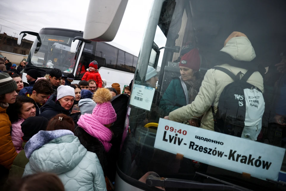 Автобус с украинцами готовится отправиться в Польшу.