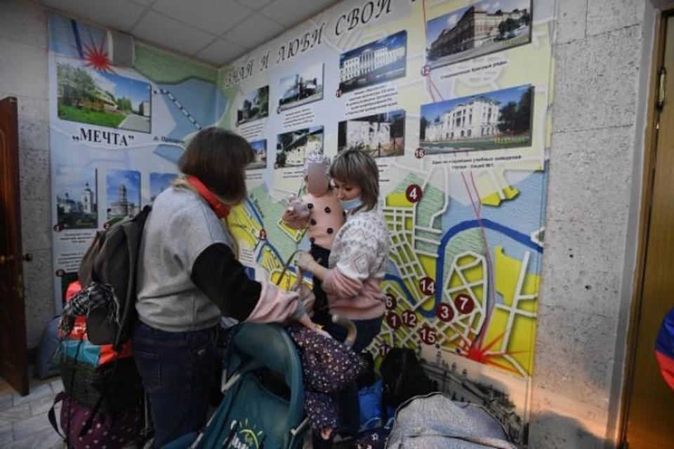 Детям из Донбасса за день собрали мешок подарков