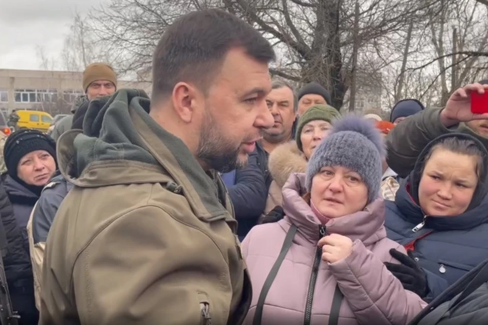 Денис Пушилин пообщался с жителями освобожденных сел. Фото: АГ ДНР