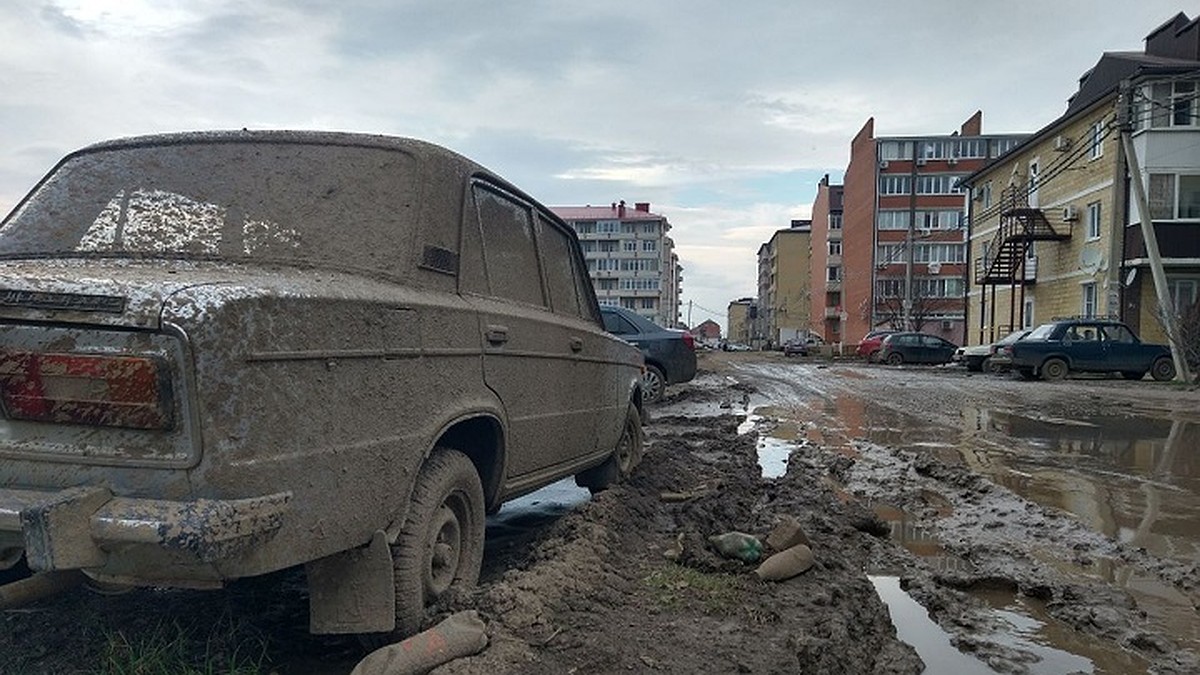 Разве это дороги?» В поселке под Краснодаром за асфальт борются в суде -  KP.RU