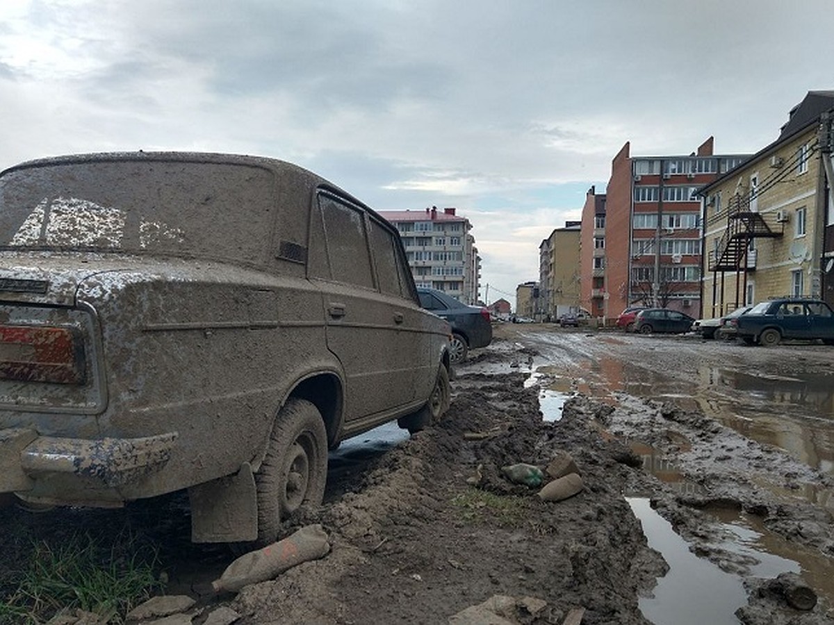 Разве это дороги?» В поселке под Краснодаром за асфальт борются в суде -  KP.RU