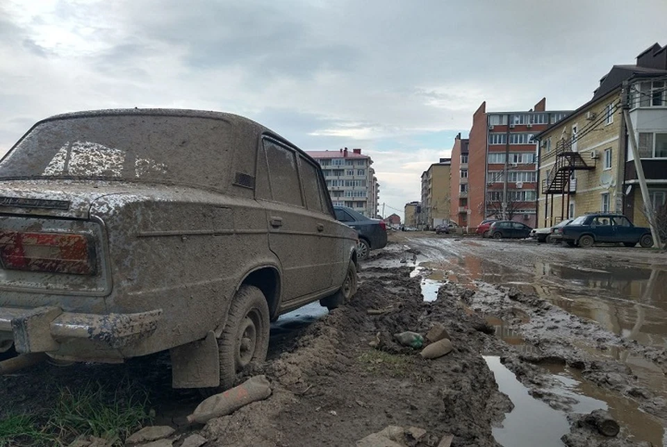 Жители Российского просят отремонтировать 15 дорог. Фото: Оксана КАДОЧНИКОВА