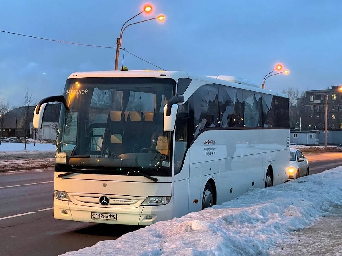 В Петербурге на бульваре Красных зорь расстреляли заказной автобус - KP.RU