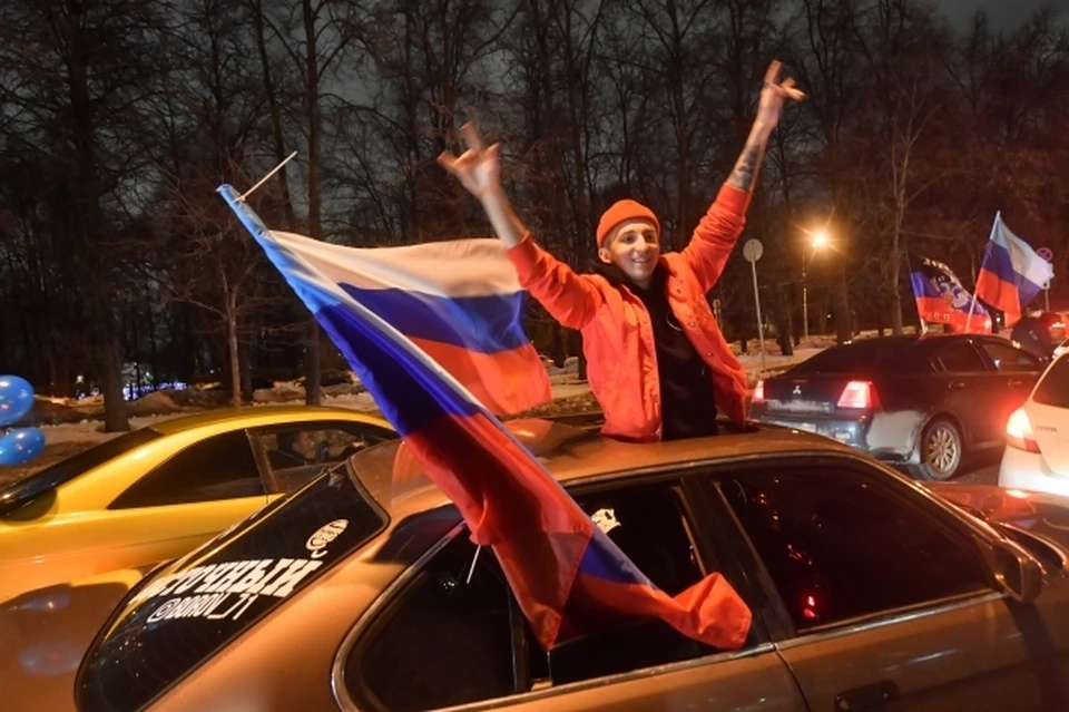 Массовая акция поддержки с участием более 100 автомобилей прошла в Краснодаре.