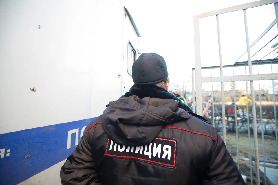 Семерых горожан доставили в отдел полиции.