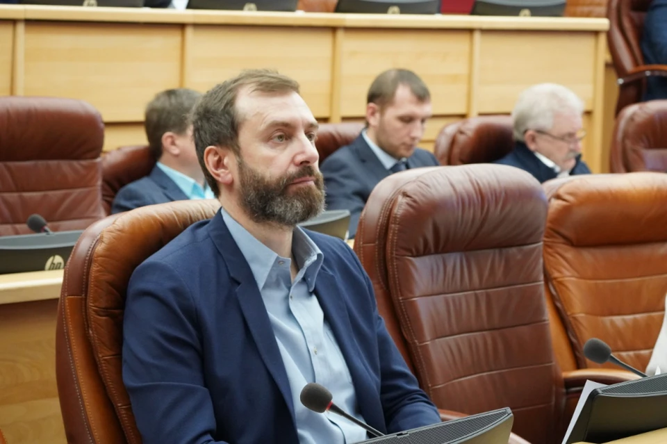 Вопросы формирования цен на продукты и товары первой необходимости, обеспечения лекарствами обсудили на Депутатском штабе.