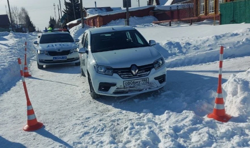 Под Тюменью таксист отказался дышать в алкотестер.