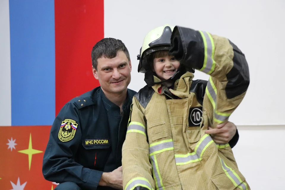 Праздник безопасности устроили сотрудники МЧС для детей Донбасса