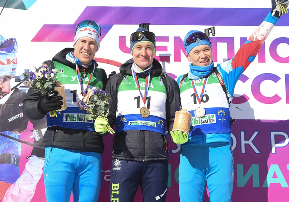 Никита Лобастов (в центре) выиграл масс-старт Кубка России. Фото: rusbiathlon.com