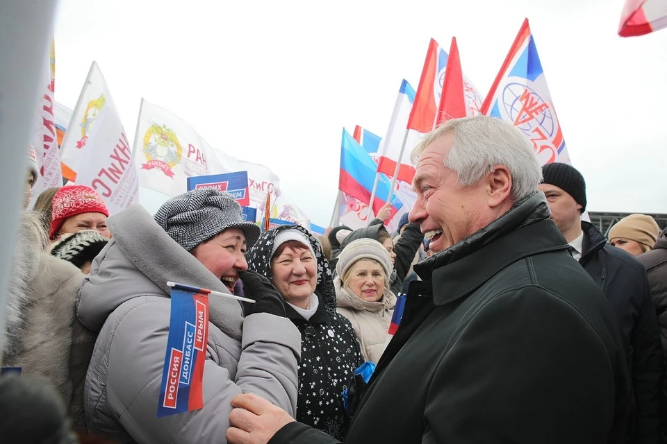 «Крымскую весну» в парке «Левобережный» встретил и губернатор Василий Голубев. Фото: правительство Ростовской области.