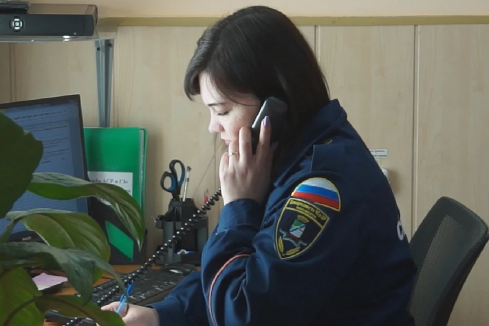 Новосибирские спасатели сняли кольцо с опухшего пальца женщины. Фото: МАСС.