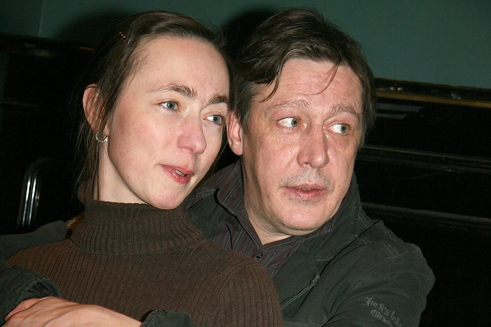 Михаил Ефремов с женой Софьей. Супруга навещает актера в колонии.
