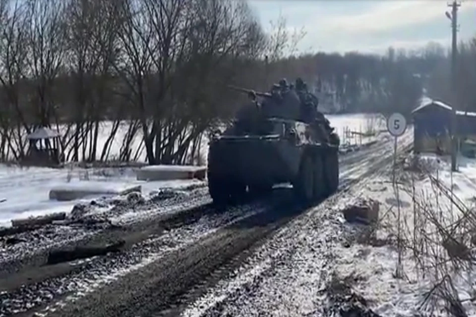 Видео перемещения российских войск в Сумской области опубликовало Минобороны Фото: кадр из видео