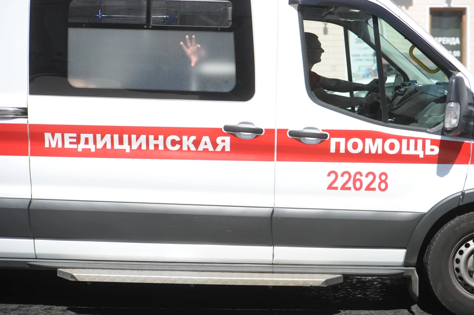 В Петербурге крыша остановки упала на трёхлетнего ребёнка