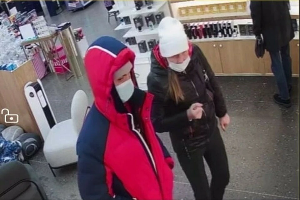 Полицейские задержали во Владивостоке криминальную парочку с ребенком. Фото: принтскрин видео, камера наблюдения магазина