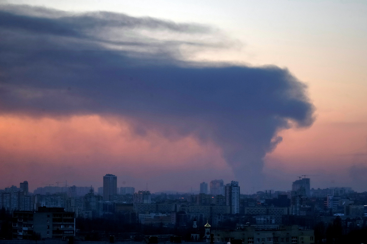 2022 26. Взрыв в Москве вчера. Небо под Киевом. Львов 2022 Украина. Львов война 2022 год.