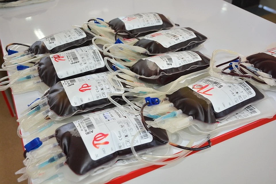 Донорство крови новосибирск. Донор плазмы в Новосибирске. Плазма крови реклама в метро. Сколько стоит донорская кровь в Макеевке купить.