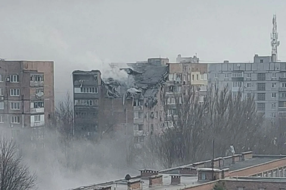 Украинский снаряд попал в 9-й этаж жилого дома по улице Пинтера, 8. Фото: ТГ/Кулемзин