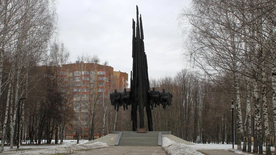 В Рязани оценивают состояние памятников, посвященных победе в Великой Отечественной войне. Фото: администрация Рязани.
