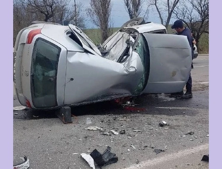 Жуткая авария в Молдове: Мотоцикл на огромной скорости въехал в автомобиль, - три человека погибли на месте