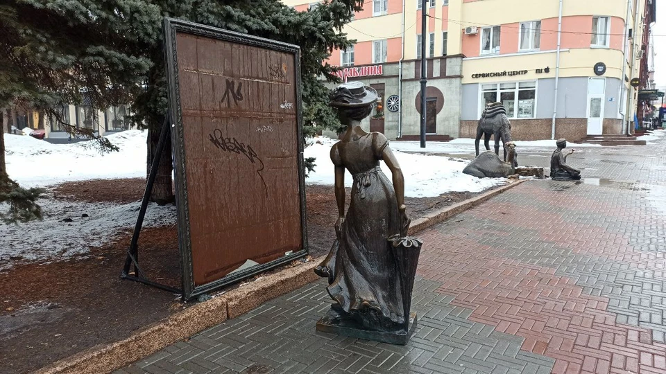 Куда подевалось зеркало, пока не ясно