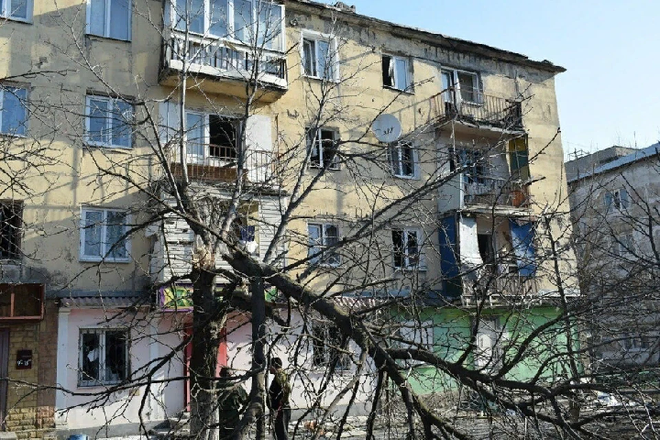 Первомайск лнр. Старый многоэтажный дом. Луганск Первомайск. Луганск разрушения.