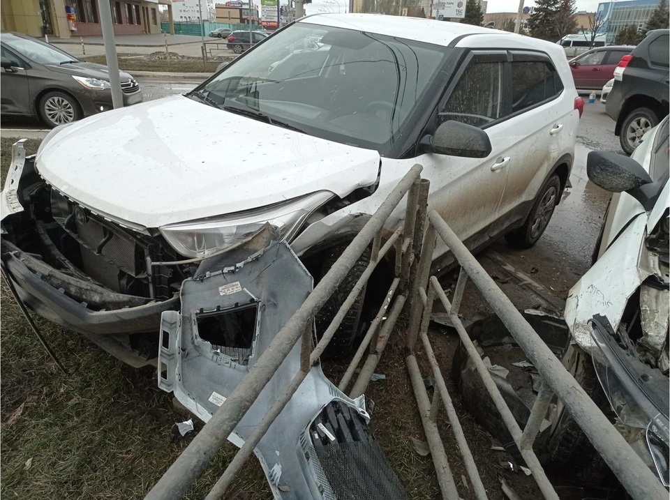 В столкновении трех авто пострадала женщина