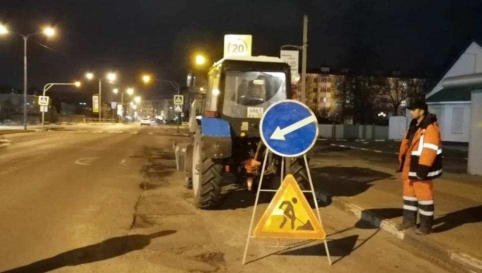 Было задействовано 23 единицы коммунальной техники и 13 человек.
