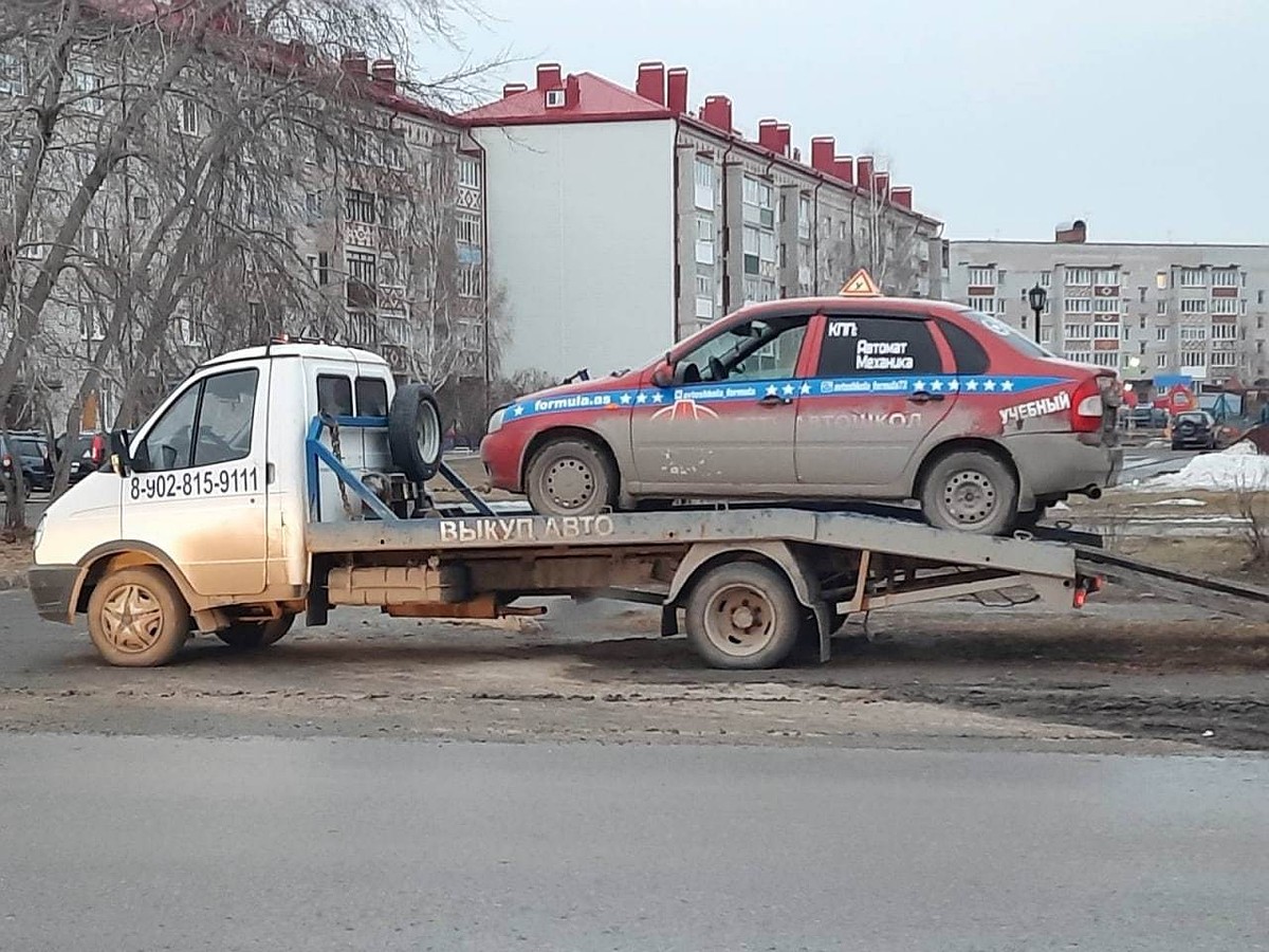 В Ишиме пьяный инструктор автошколы обучал вождению девушку-курсанта - KP.RU