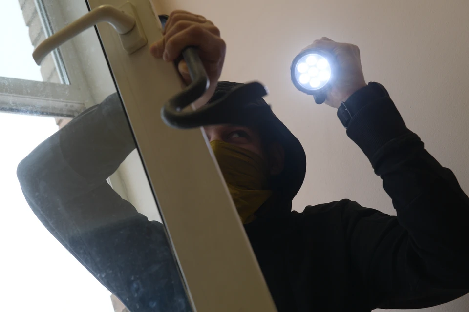 В магазины вор проникал ночью, пока никто не видит