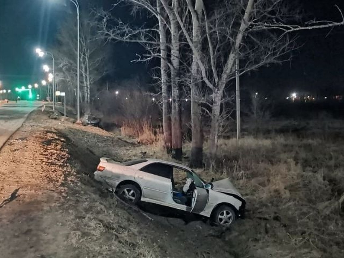 Две машины всмятку: на въезде в Хабаровск произошло смертельное ДТП - KP.RU