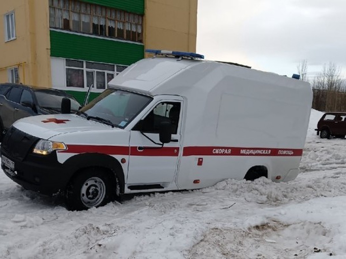 В Коми карета скорой помощи трижды застряла в сугробах - KP.RU