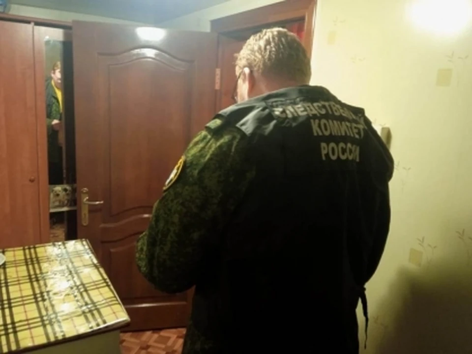 Сотрудник Следственного комитета работает в доме, где случилось преступление.