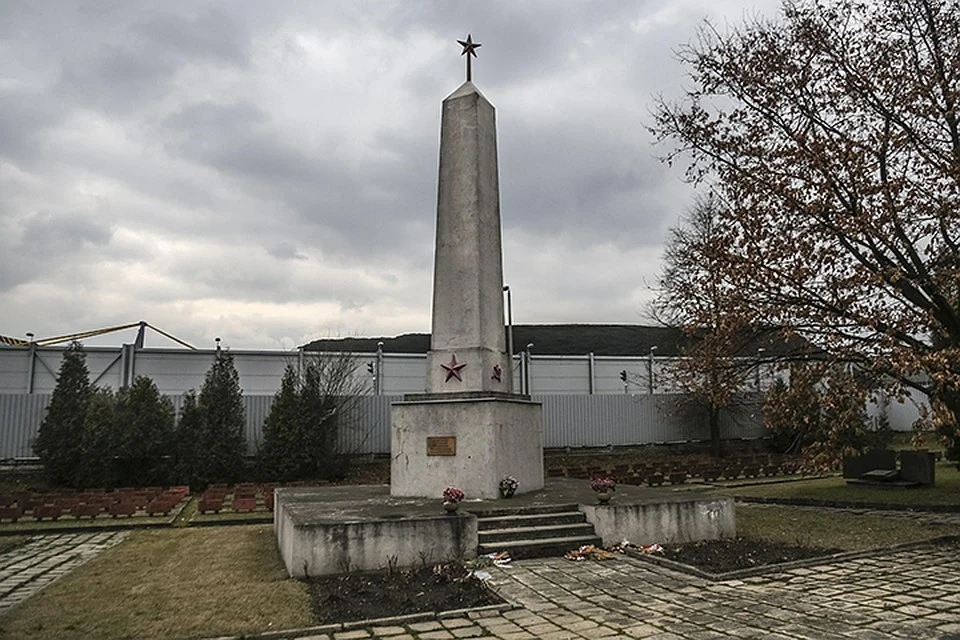 Советские памятники в польше