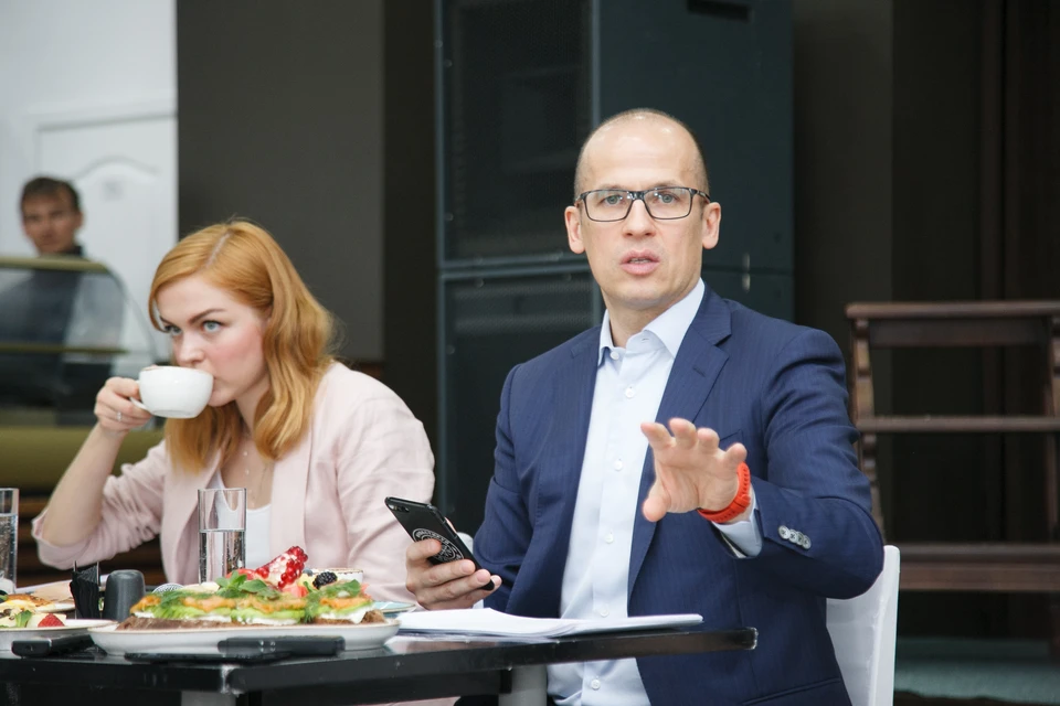 По словам Александра Бречалова, качественная работа в информационном поле сейчас не менее важна, чем выполнение нацпроектов, возведение детских садов или ремонт дорог
