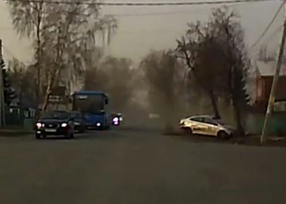 В Кемерове произошло серьезное ДТП на перекрестке. Фото: vk.com/auto_42.