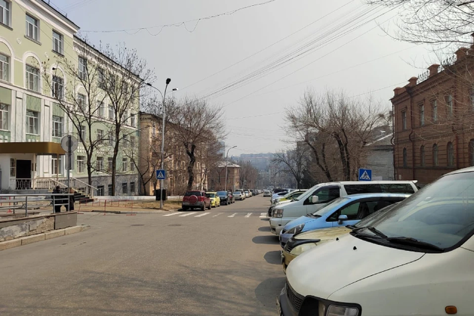 Хабаровск 19 апреля заволокло дымом, а в разных частях города люди жалуются на едкий запах гари