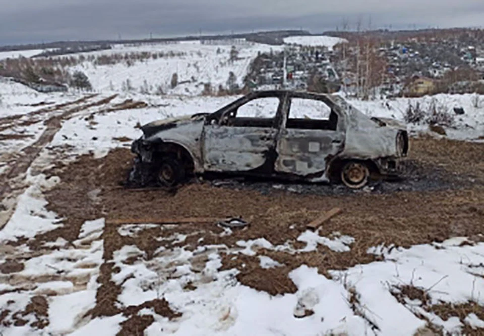 Тела двух человек нашли в сгоревшей иномарке в Нижнем Новгороде.