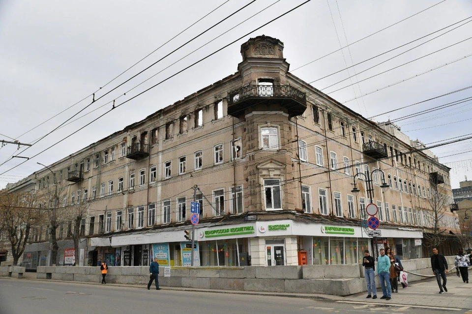 Здание гостиницы Россия