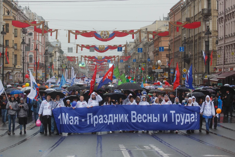 Картина демонстрация на площади урицкого