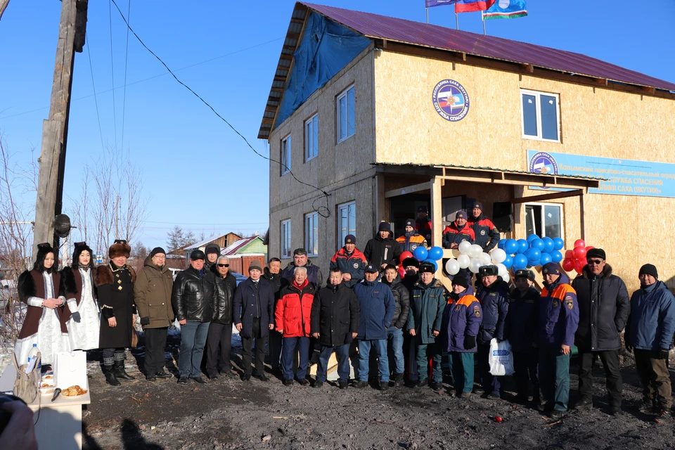 Село сватай. Среднеколымск. Среднеколымск школа. Среднеколымск достопримечательности. Среднеколымск аэропорт.