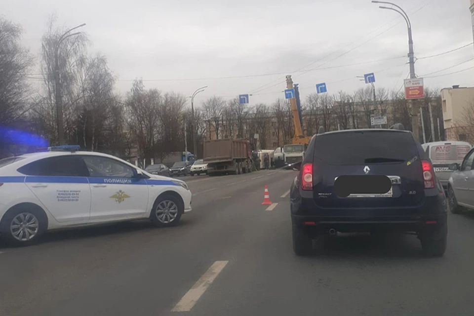На Восточном мосту затруднено движение транспорта