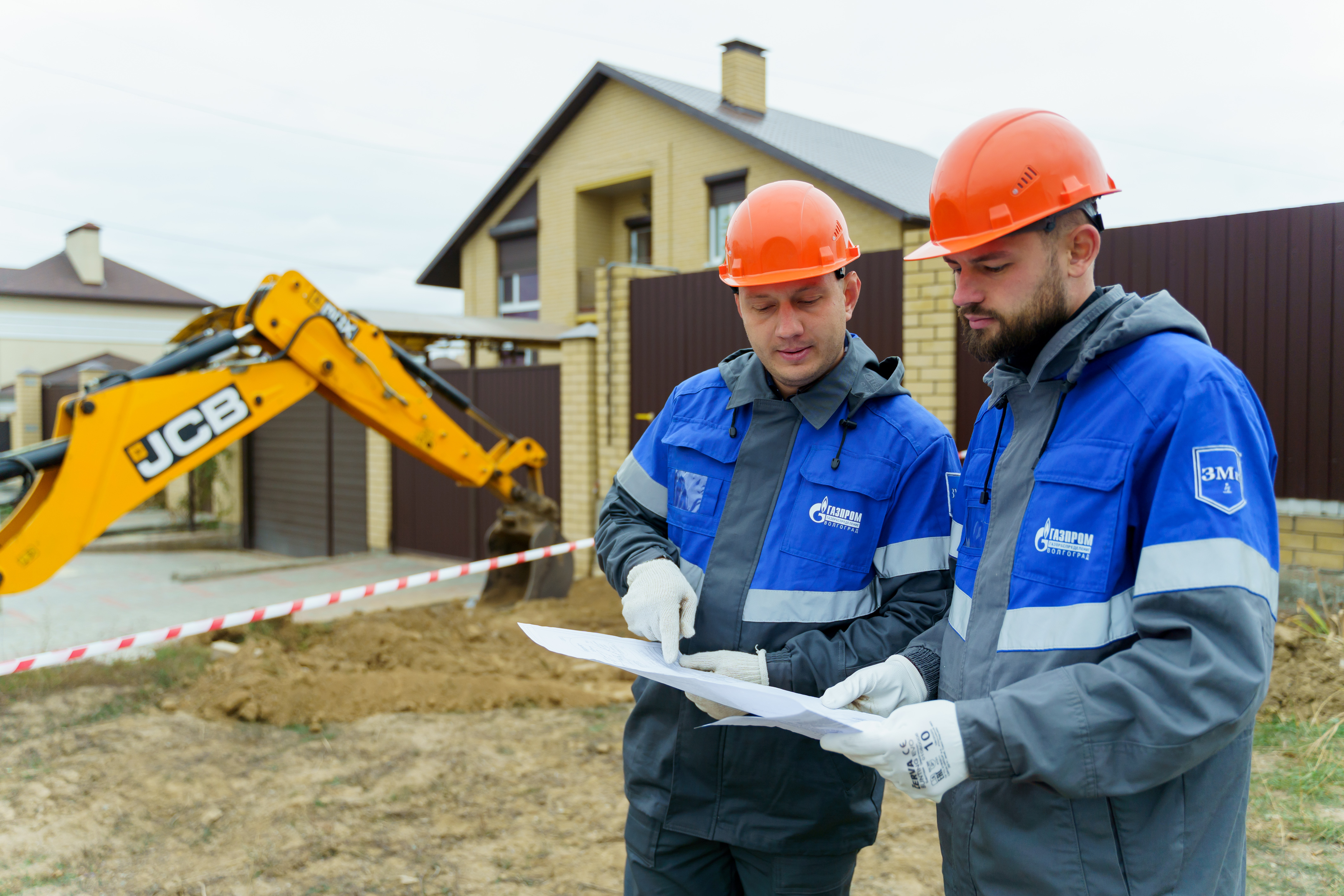 Газификация участка. Газпром строительство. Оператор Газпром. Строительная техника Газпром. Газпром инженер стройка.