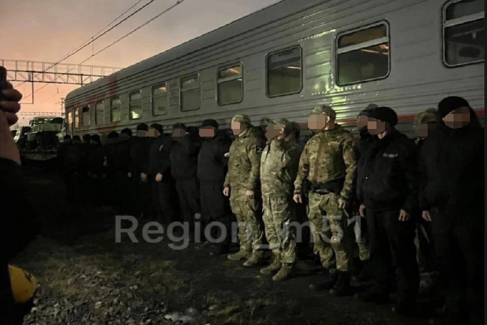 Сотрудников вневедомственной охраны поблагодарили за успешное выполнение всех поставленных задач. Фото: vk.com/murmansk.region