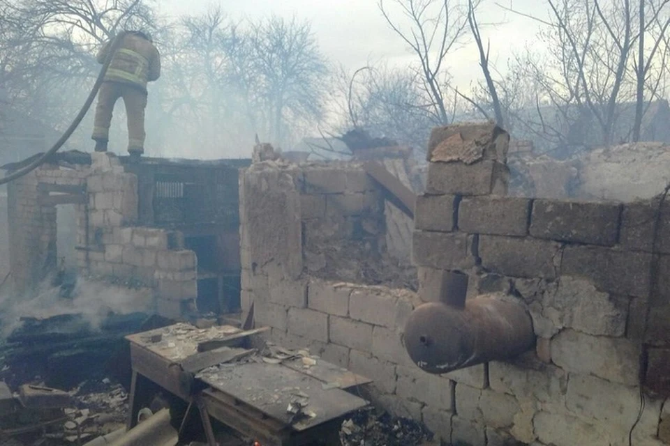В ЛНР каждый день от обстрелов получают повреждения дома. Фото: СЦКК ЛНР