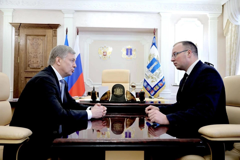 Глава Димитровграда (справа) рассказал, сколько заработал.