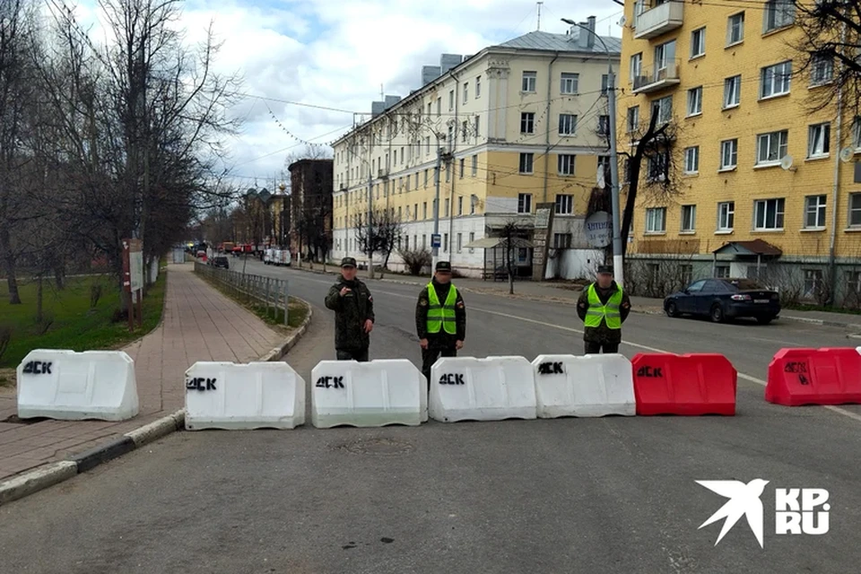 По прежнему перекрыт участок от площади Мира до Комсомольского проспекта.