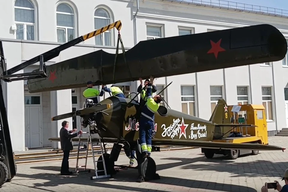 Самолет стал достопримечательностью аэропорта
