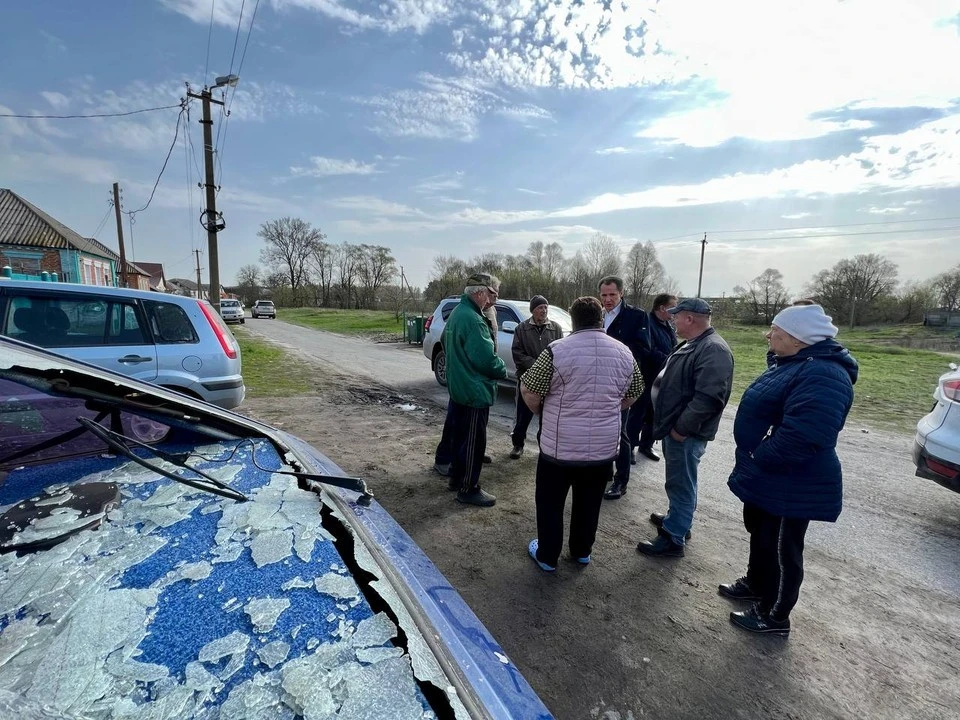 Фото из телеграм-канала Вячеслава Гладкова. Село Головчино после предыдущего обстрела.