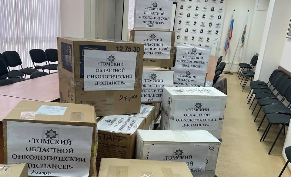 Помощь для жителей Луганска и Донецка собрали сотрудники диспансера. Фото: пресс-служба облздрава.